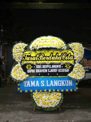 Papan Bunga Duka di Anak Petai